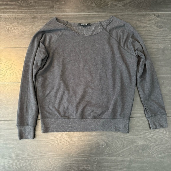 NWOT - Forever 21 Dark Grey Loose Fit Crew Neck - Picture 1 of 6